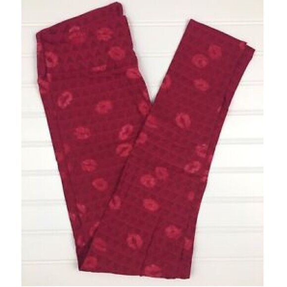 NWT LuLaRoe OS Leggings Kiss Lips Valentine Love Wedding Valentine’s Day Holiday - Picture 1 of 3